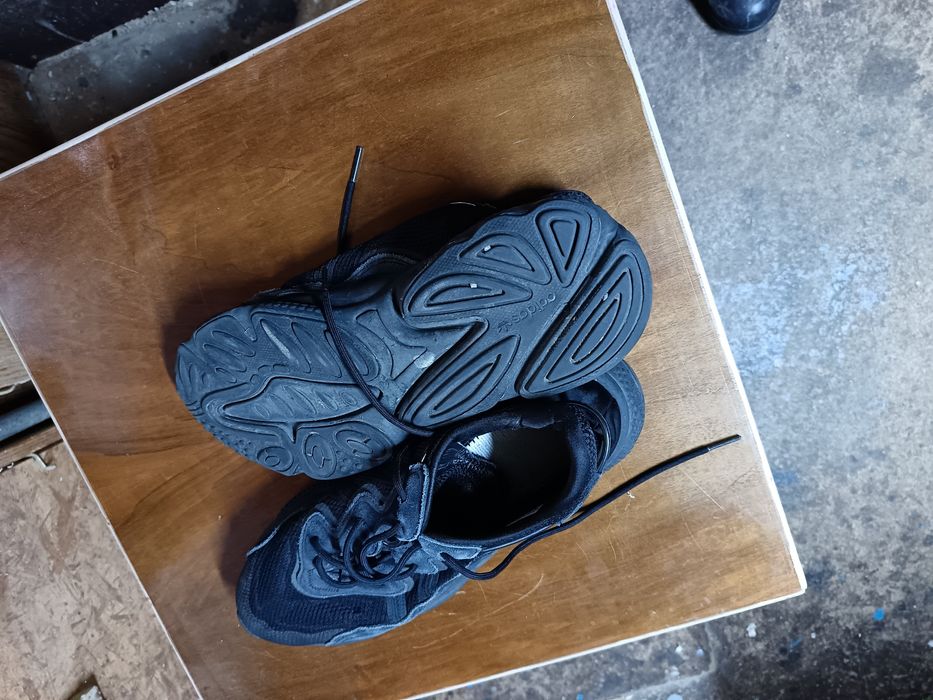 Обувки за големи крака