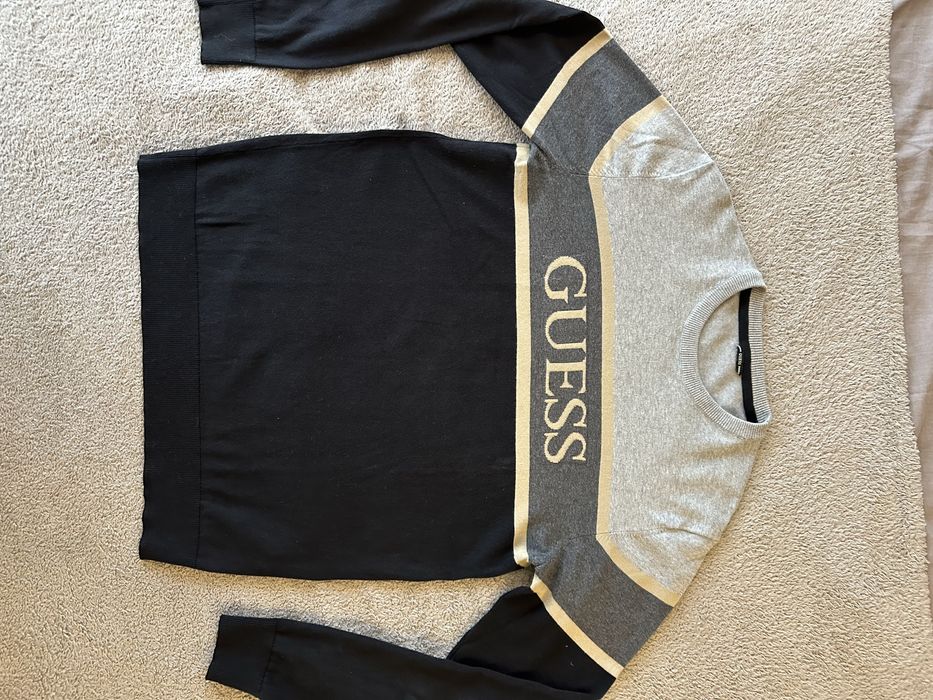 Мъжки пуловер Guess.