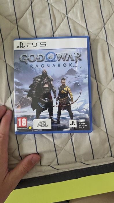 Playstation 5 + два контролера + God of War Ragnarök