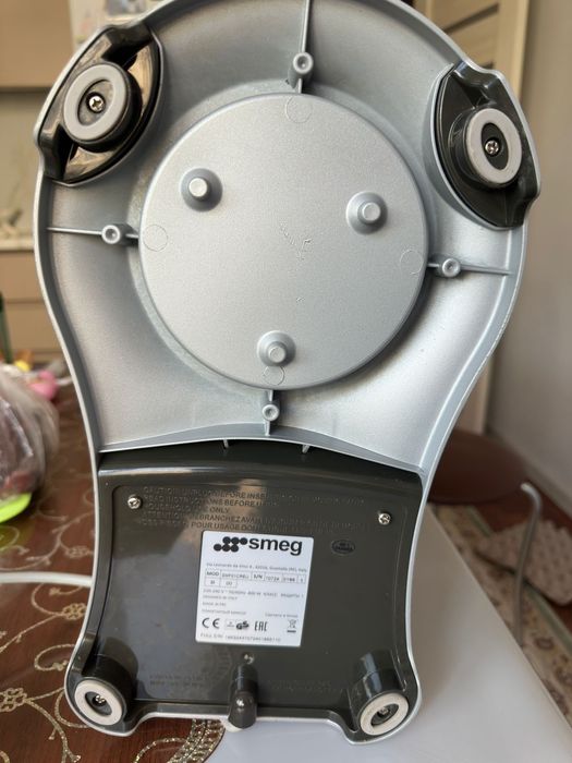 Миксер Smeg бежевый