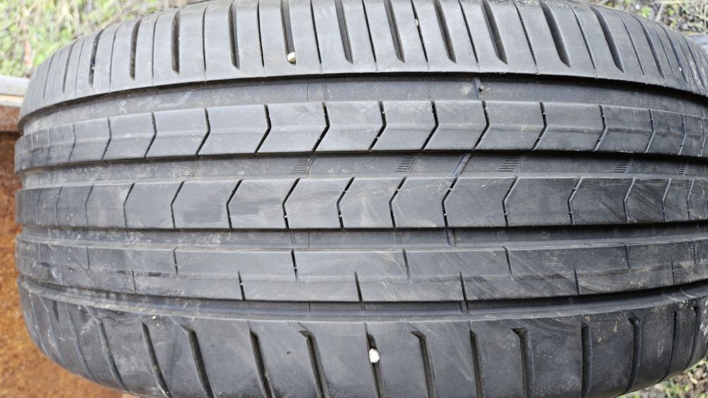 2бр гуми 235 45 17 вредещайн vredestein