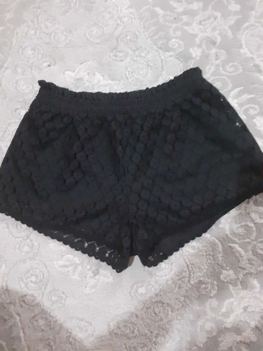 Pantaloni scurti de dantela