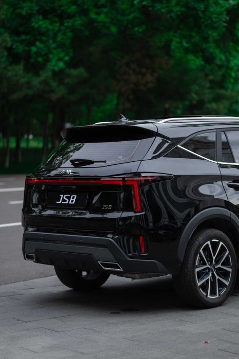 JAC JS8 – Premium 7 o'rinli oilaviy krossover