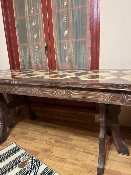 Masă din lemn lucrată manual!