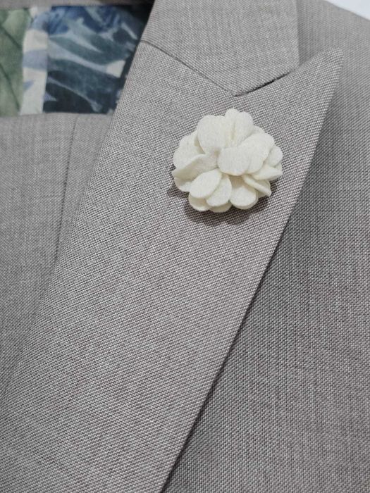 Vând costum Isaac Dewhirst  nou, nefolosit