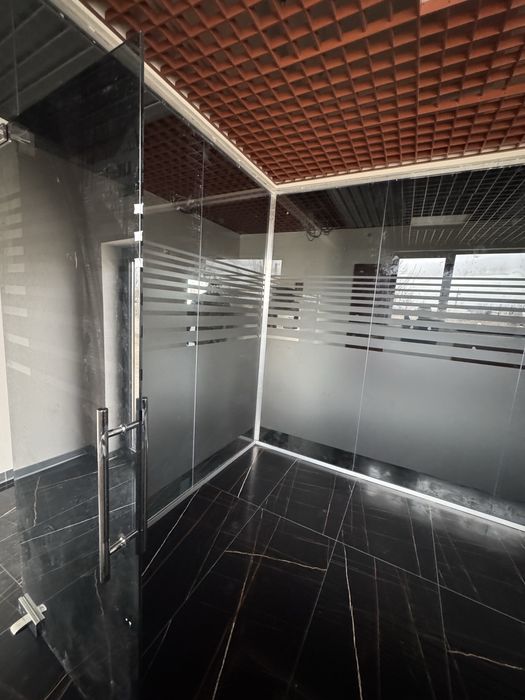 Usi din sticla securizata pentru birouri