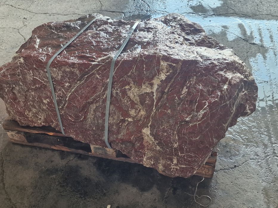 Piatra naturala decorativa Thassos Travertin scapitat si piatra poligonala
