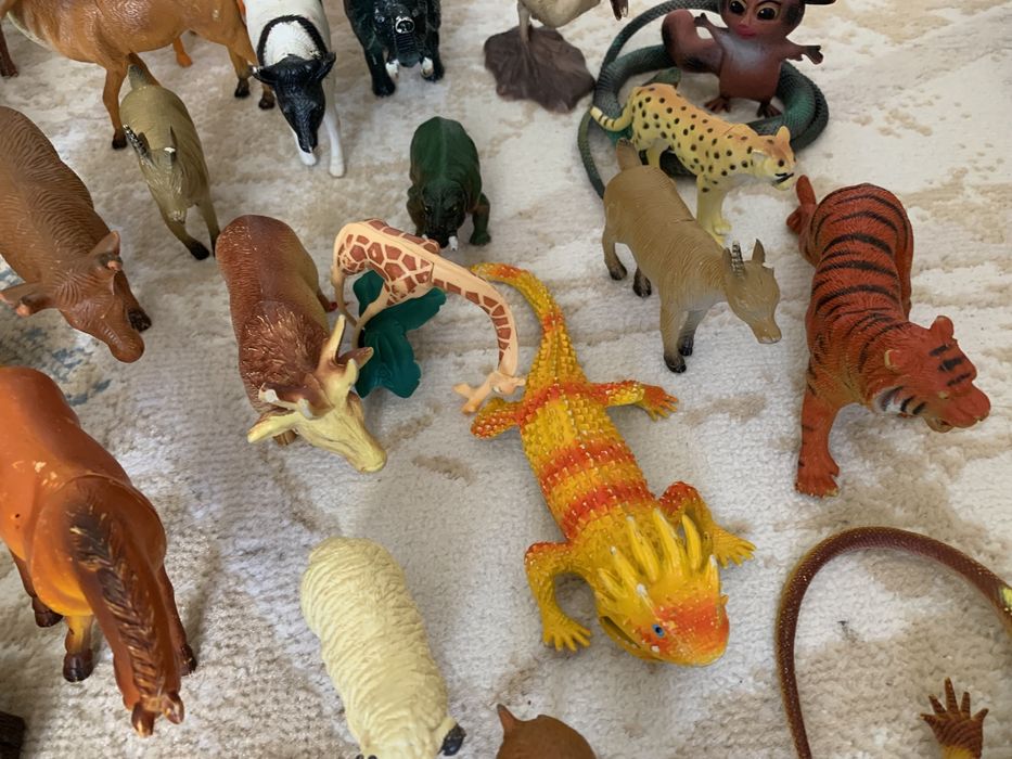 Игрушки животные, динозавры
