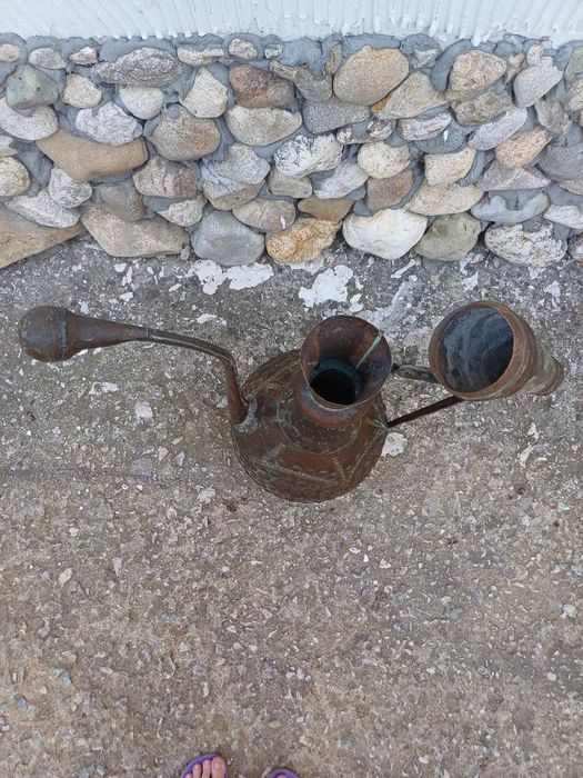 Старинен огромен ибрик