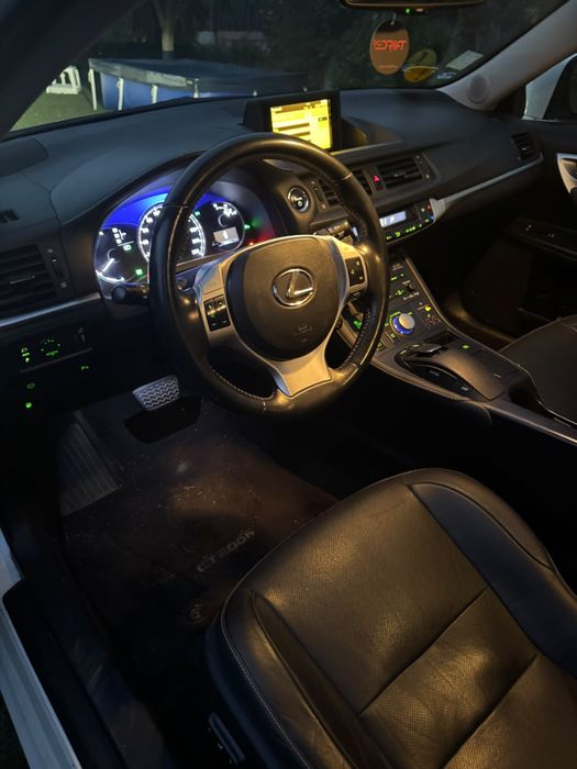 Vand Lexus CT200h hybrid 2011