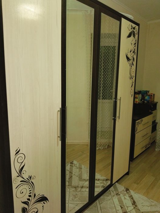 Продаем: кровать, шкаф и тумбочки!