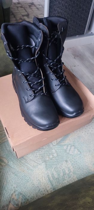 Bocanci  intervenție din piele pentru iarnă