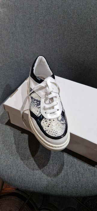 Adidasi dama Melania