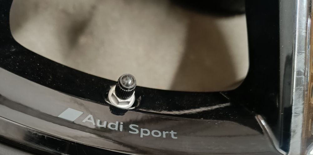 Оригинални джанти с гуми зимни 22 цола Audi Rs6 Rs7 дот 2023г.