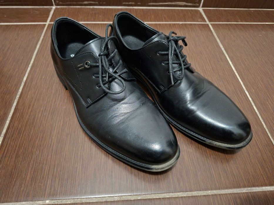 Vand pantofi barbati marimea 39