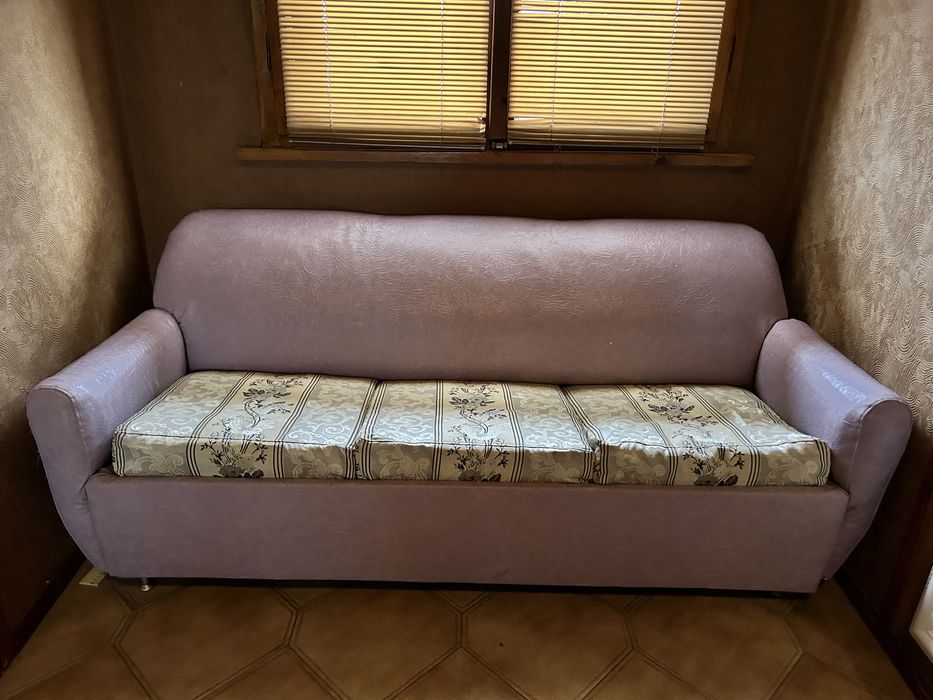 Диван с  чудесна тапицерия