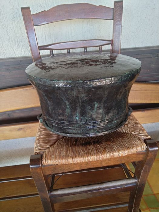 Продавам огромен Огромен антикварен бакьрен казан