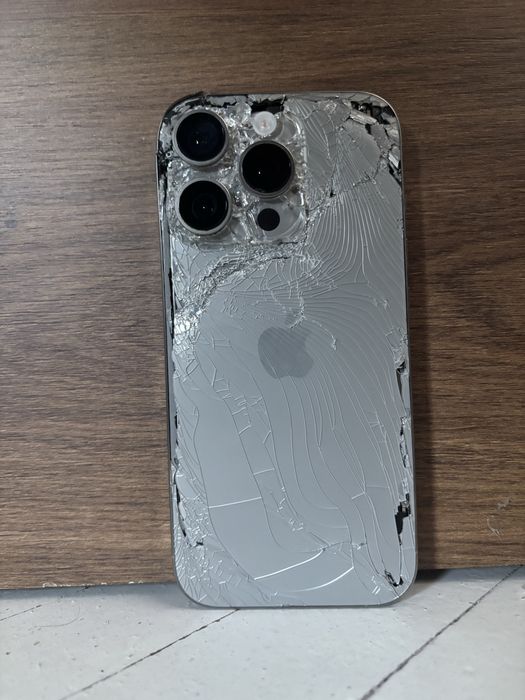 IPhone 16 Pro  natural titanium