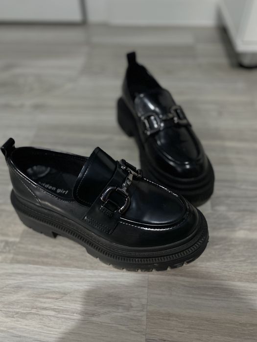 Продам лоферы 37-38размер