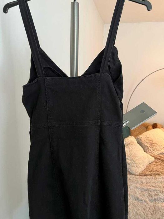 Rochie neagra material grosut, cu fermoar in fata, Marimea XS, Bershka