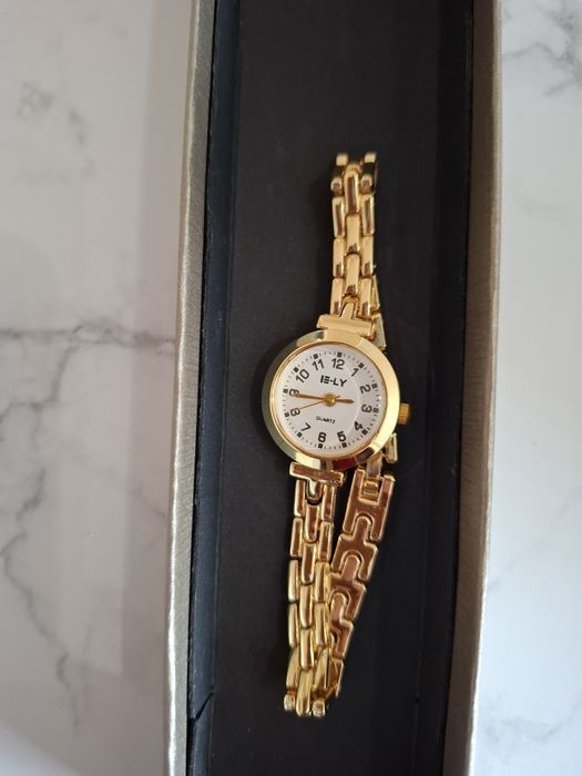 Дамски елегантен часовник