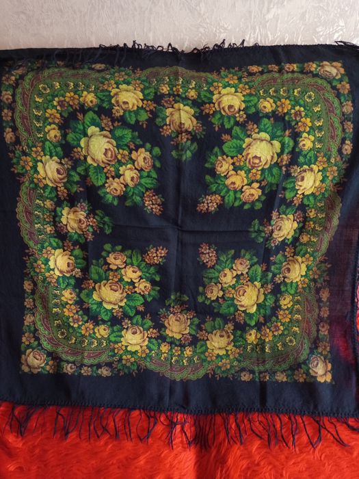 Дамски вълнен шал