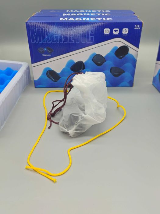 Хит! Магнитна семейна настолна игра с магнитни камъчета и въже (9+)