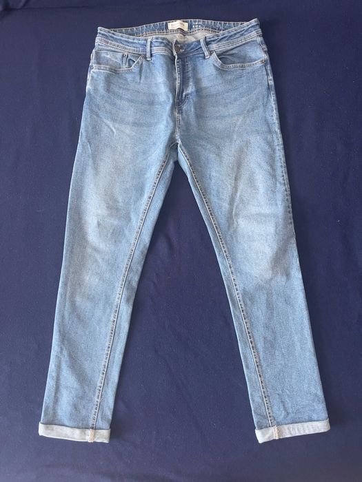 Blugi Bershka, 42, barbati, albastru, conditie excelenta