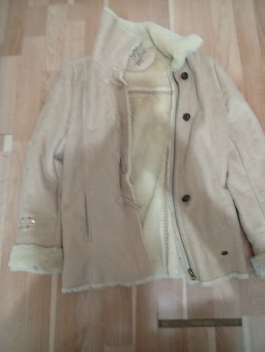 Марково яке за момиче 12-14 г.в добро състояние.