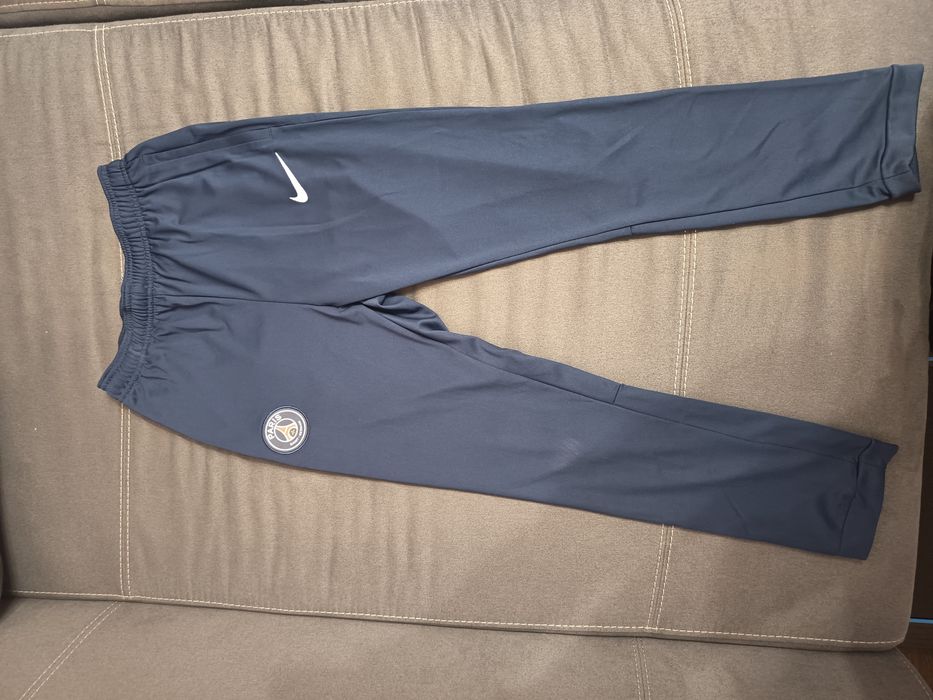 Оригинален детски екип Paris Saint‑Germain Nike XL (158–170 см) – нов