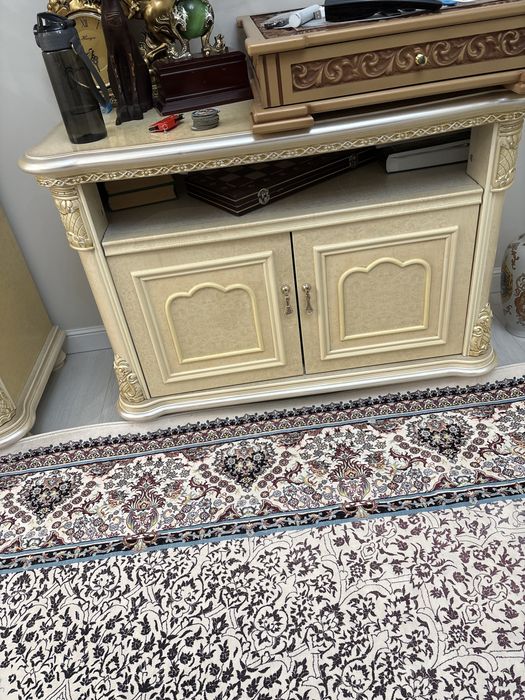 Продаем гарнитур бежевый цвет