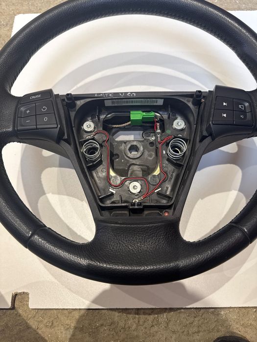 Volvo v50 кожен волан Волво в50