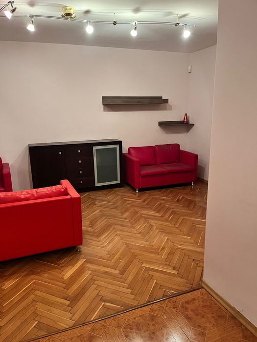 Кожени дивани за хол или офис