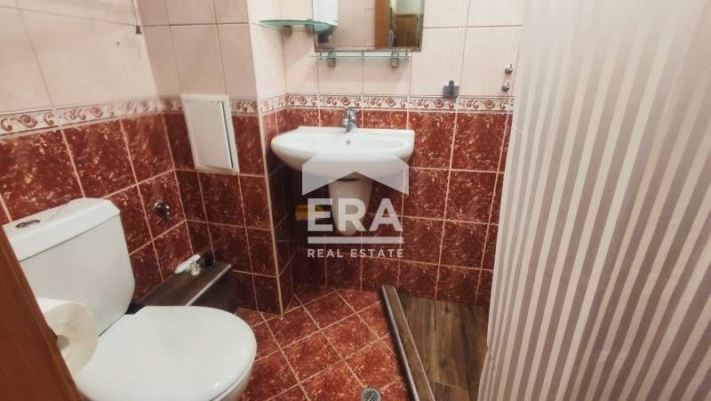 Тристаен обзаведен апартамент под наем, с опция за гараж, район  Лятно