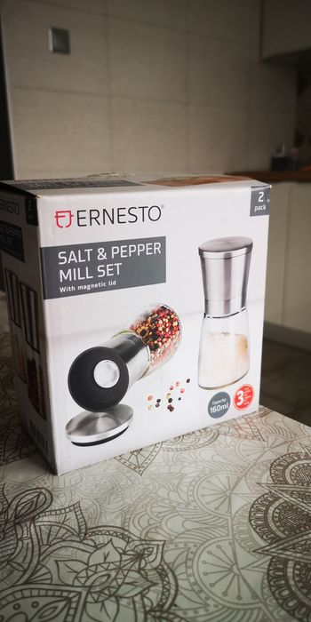 Seturi râșnite și dispenser ulei-oțet