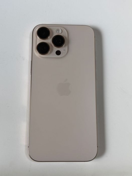 iPhone 16 Pro Max в хорошем состоянии.