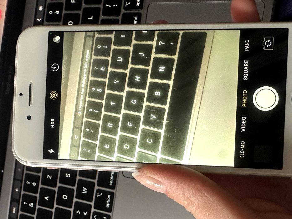 Това е iPhone 6S rosegold 64gb ползван нова батерия на 100% отключен