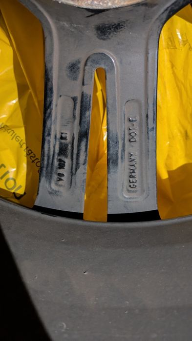 Jante Volvo R19 (V40 R Design Carbon Edition)