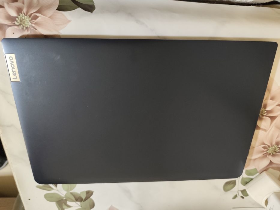 Vând laptop Lenovo