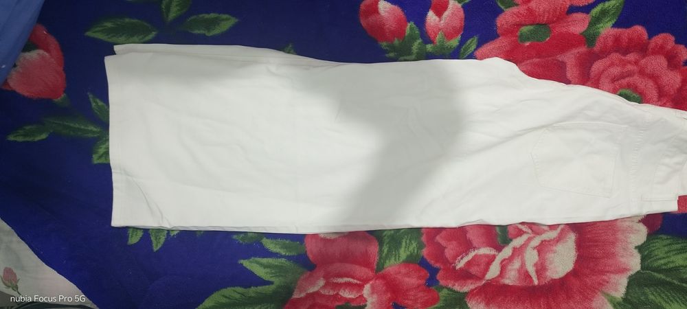 Продам новые джинсы