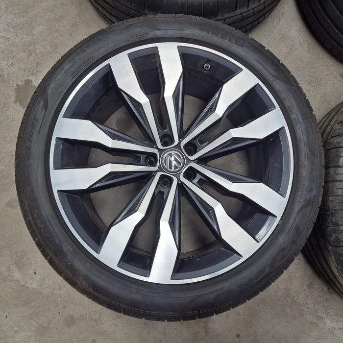 Jante aliaj 21 VW Touareg 3 R-Line CR III Vara 285/40/21 Pirelli dot 2023 6.5mm Suzuka Bicolor Volkswagen