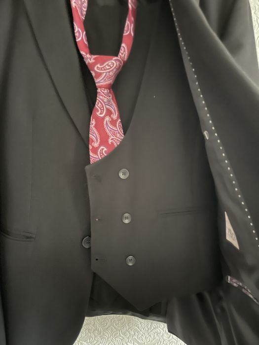 Продам новый кастьюм за 30000тг