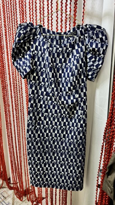 Разгружаю гардероб.