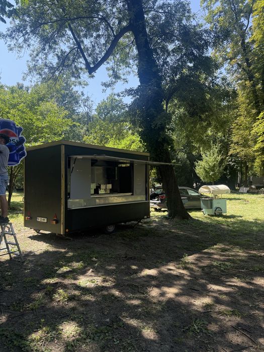 Rulota comerciala Fast Food / Food Truck de inchiriat