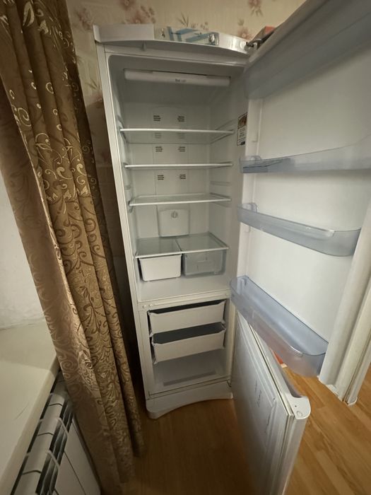 Холодильник indesit