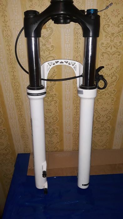 Срочно продам вело вилку ROCK SHOX XC 30 TK (26)