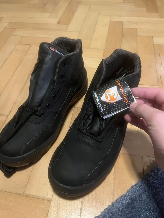 Чисто нови работни обувки PSW
