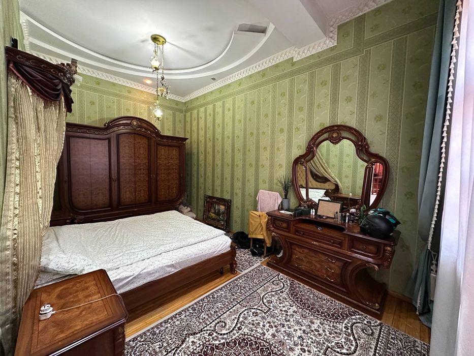 Продаётся дом в хорошо районе, 10 соток земли, 9 комнат