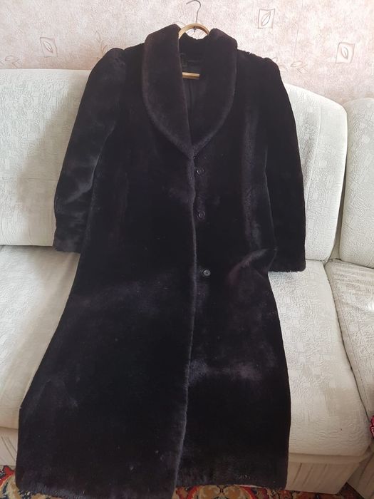 Шубы цигейковые 2 шт