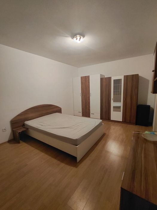 Închiriez apartament